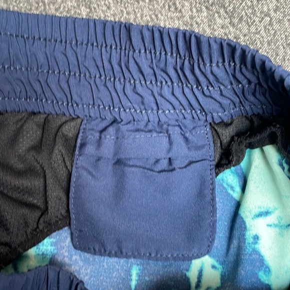 Hurley size S blue and teal shorts. - Picture 7 of 7